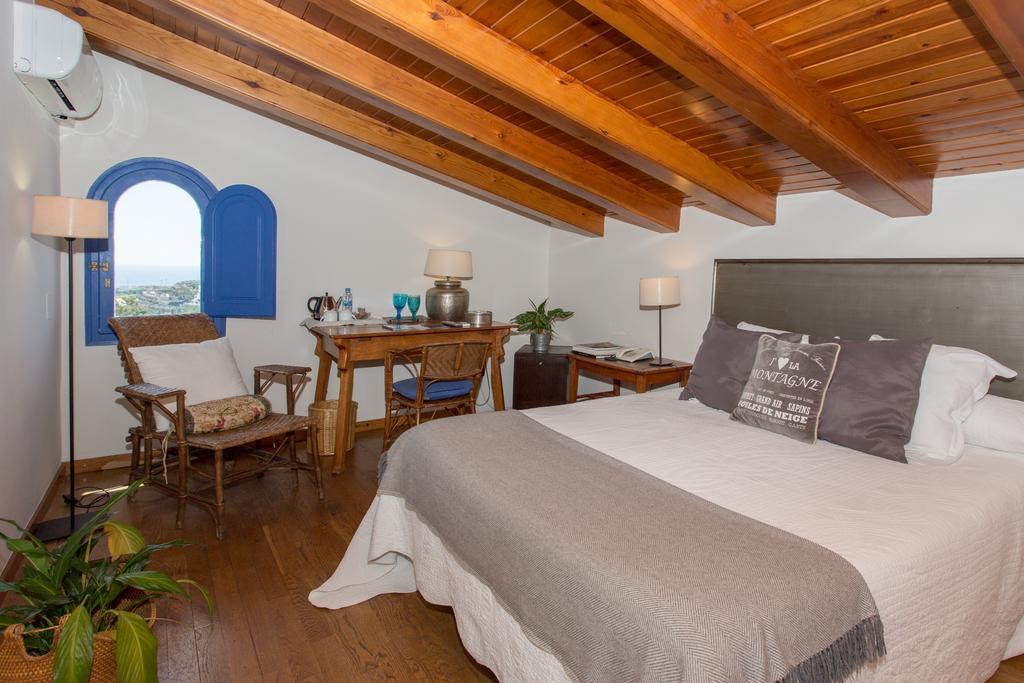 Hostal De La Placa Кабрилс Экстерьер фото
